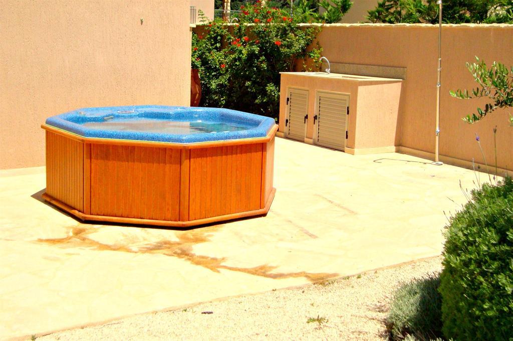Villa Kartiela Sandy Beach Villas - Private Pool - Jacuzzi - Private Beach Area Polis ภายนอก รูปภาพ